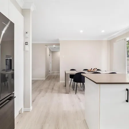 3 Bedroom Fully Renovated Away From * Brisbane