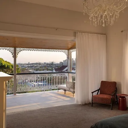 6mil Luxe Hilltop 6 Bedroom Heritage Mansion Holiday home *