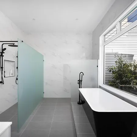 6mil Luxe Hilltop 6 Bedroom Heritage Mansion Holiday home Brisbane