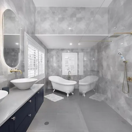 Holiday home 6mil Luxe Hilltop 6 Bedroom Heritage Mansion