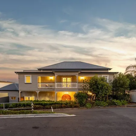 Holiday home 6mil Luxe Hilltop 6 Bedroom Heritage Mansion *