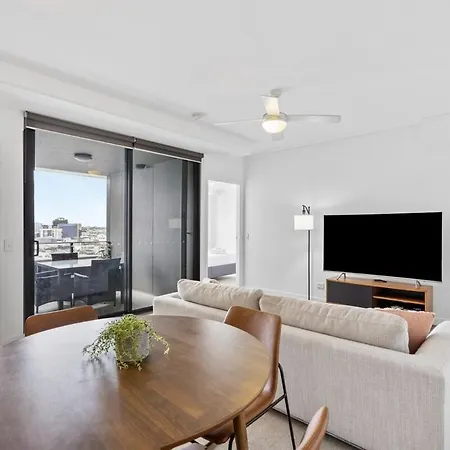 Apartment Modern 2 Bedroom - Short Stroll To St Brisbane