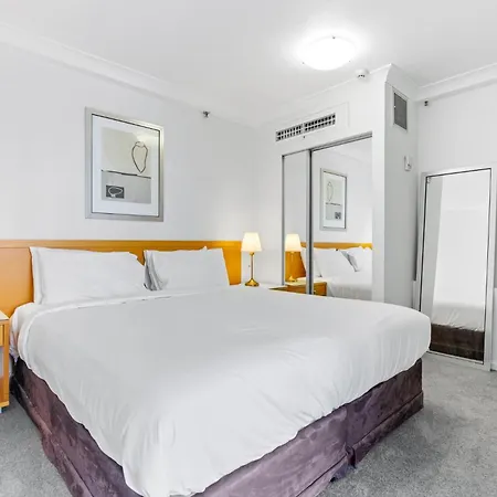 Bright Inner-city Near River View Apartment *