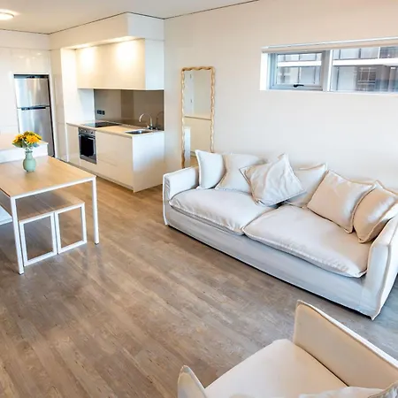 Modern Pad, 1-min To Showgrounds Apartment