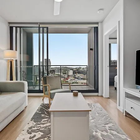 Bright 2-bed In Bowen Hills *