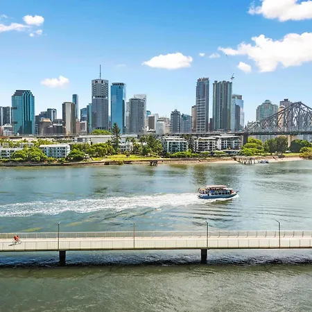 Sensational Cliff-top Waterfront Apartment *