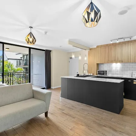 Modern Tropical 1br Oasis In Spring Hill *