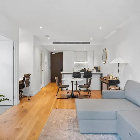 Style Infinity Pool Gym Chic 1 Bedroom Apartment