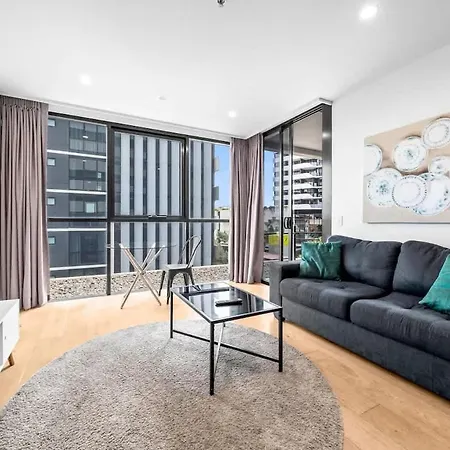 Designer Woolloongabba Retreat Near The Gabba *