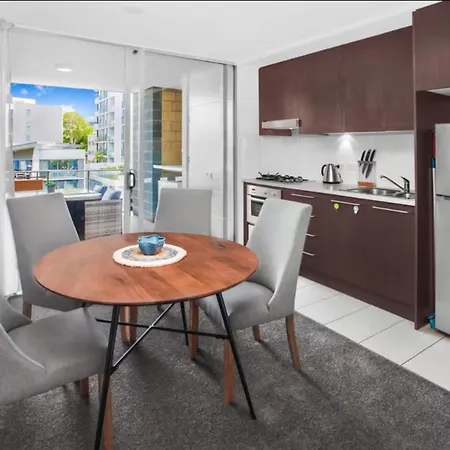 Apartment Stylish 2 Bdr Near Qut And Rbwh With Parking