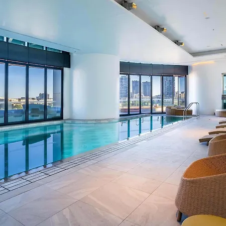 High Rise 2br In Cbd Apartment Brisbane