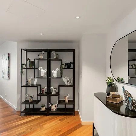 Skylight With Free Parking Apartment