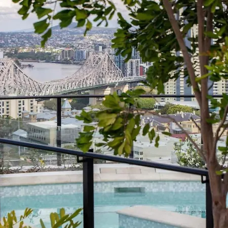 Apartment Valley Getaway - Rooftop Pool - Parking - Sleeps 6 Brisbane