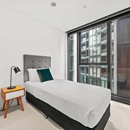 Compact 2br Designer With Skyline *