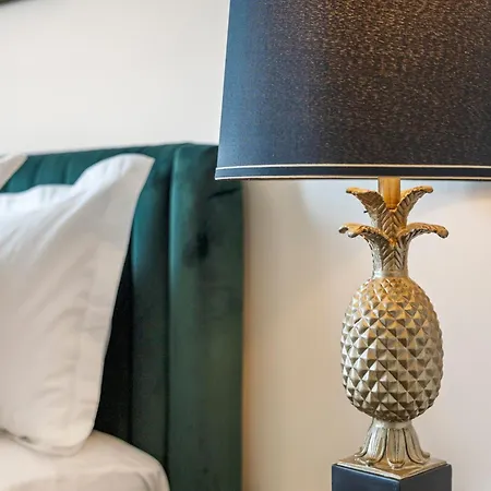 Apartment Stylish Roma Parklands Retreat - Stunning Park Views From Every Room, Heated Pool, Gym, Private Carpark, Suncorp Stadium, 10 Min Walk To Cbd Brisbane