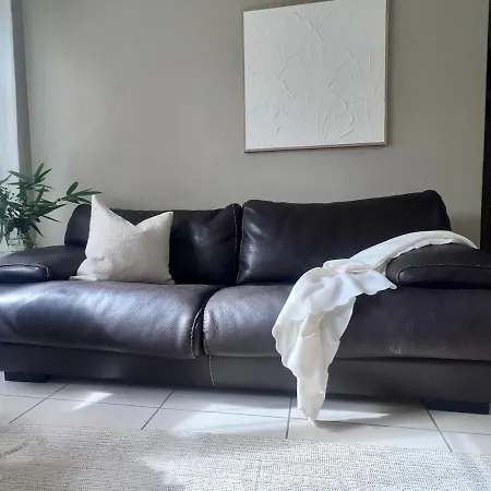 U5-traditional Qld Unit With Backyard-fresh-quiet Leafy Centre-newac Smarttv Apartment *