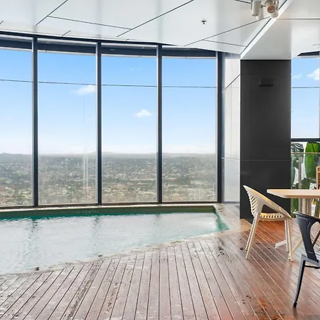 Luxurious 1 Bed Apartment *
