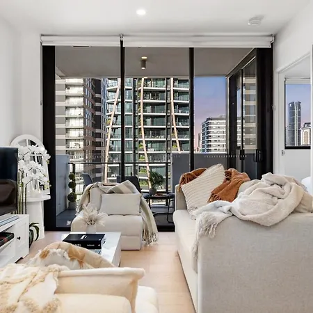 Cs - Gorgeous Views 2br W Parking, Pool & Gym *