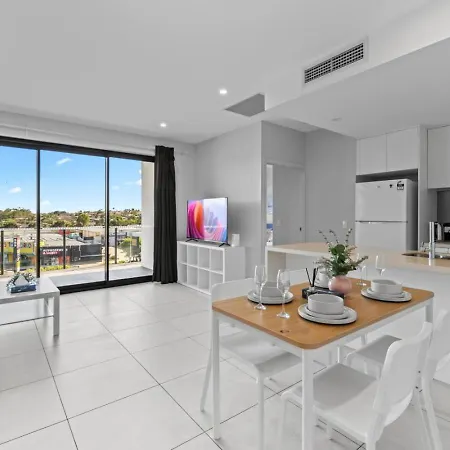 2br Modern With Balcony Great Location * Brisbane