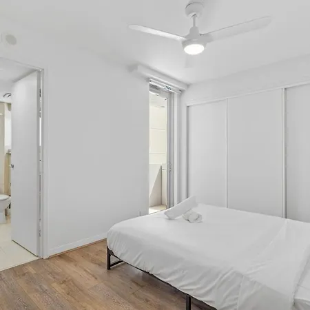 Modern 2b With In Centre Apartment