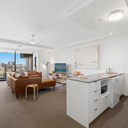 Apartment Immaculate Floor Views - 2bed-2bath-1car-pool *