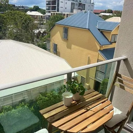 Inner Gem Next To St Andrews Hospital & Park Apartment *