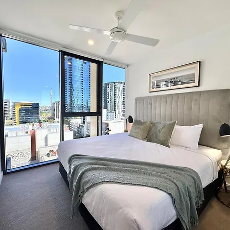 1br One Modern High-rise With Pool & Gym Access *