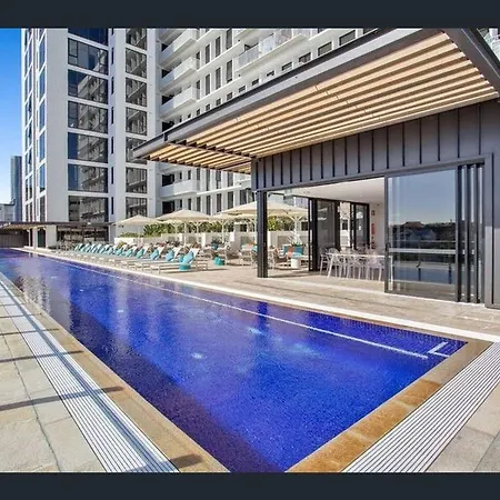Stylish Escape - Views & Perks Apartment *