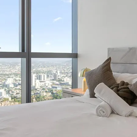 Stylish 1br Retreat With Stunning High-rise Views Apartment *