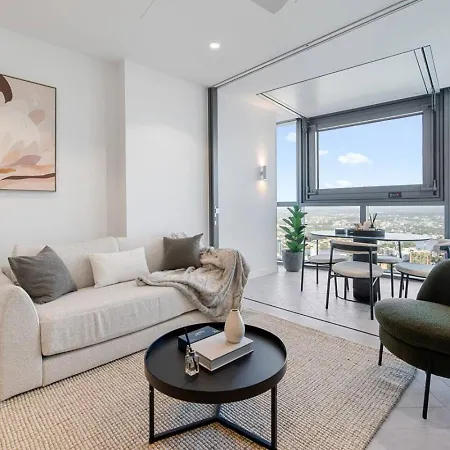 Stylish 1br Retreat With Stunning High-rise Views