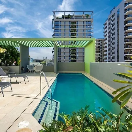 Modern 1br Retreat - Pool, Gym, Parking - Walk To South Bank Apartment