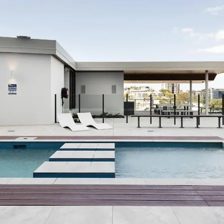 Apartment 2br Privately Managed, Free Carpark, Wifi, Pool In Panorama Bowen Hills Brisbane