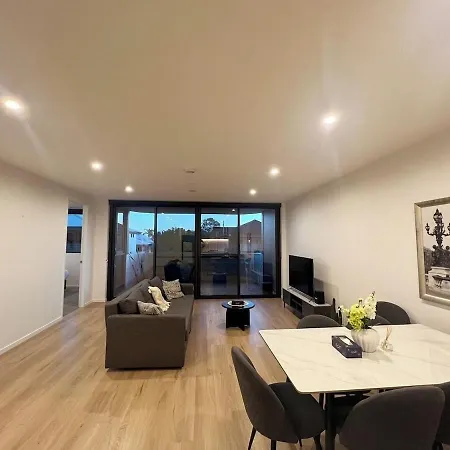 Riverside Modern 2br East With Parking *