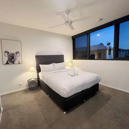 Riverside Modern 2br East With Parking Brisbane