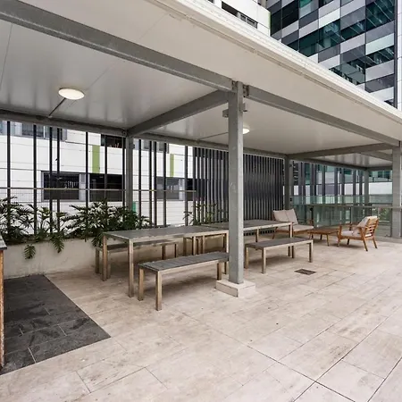 Modern 2 Bedroom - Short Stroll To St *