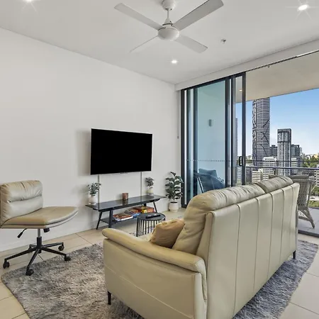 Stylish 2-bed In South