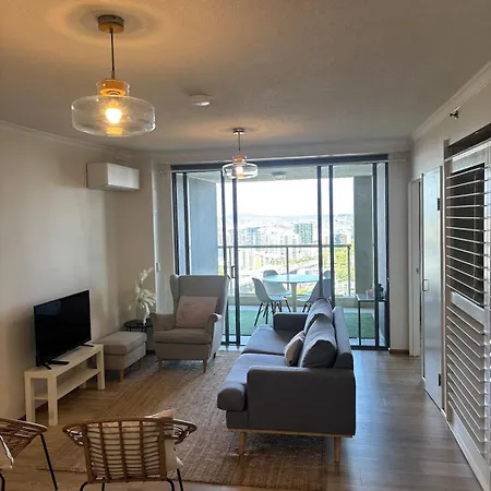 Stunning Views Over River, Kangaroo Point And Story Bridge *