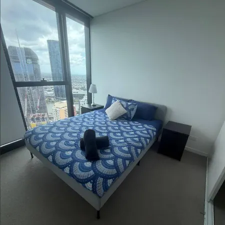 Skyrise Upper Floor Infinite Pool * Brisbane