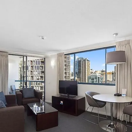 One-bedroom Escape I Mantra On Queen Apartment