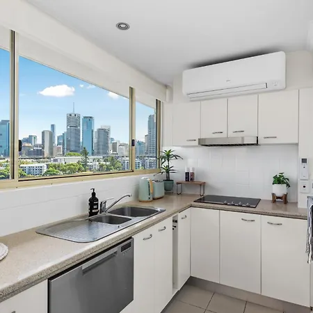 Sensational Cliff-top Waterfront Apartment Brisbane