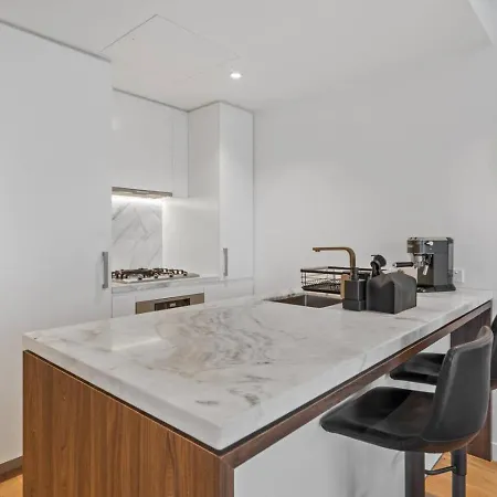 Style Infinity Pool Gym Chic 1 Bedroom Apartment *