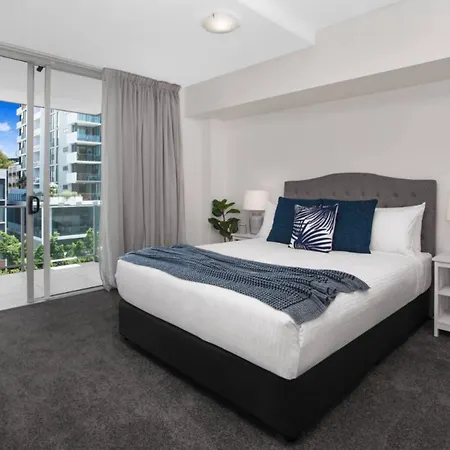 Stylish 2 Bdr Near Qut And Rbwh With Parking Apartment *
