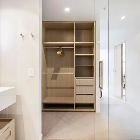 Apartment Gorgeous 3br With Study Overlooking Bne River *