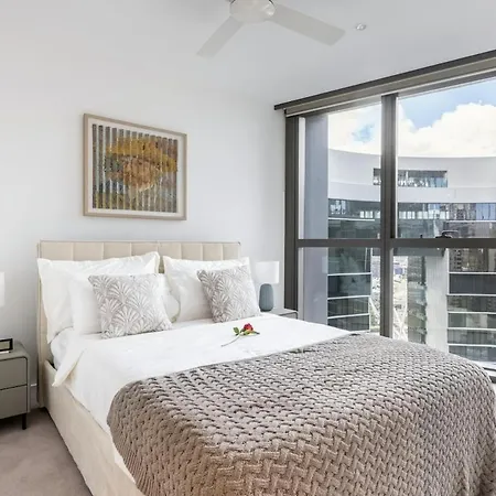 Gorgeous 3br With Study Overlooking Bne River Brisbane