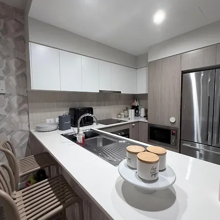 Apartment 24 Bromley St Private In A Luxurious Shared