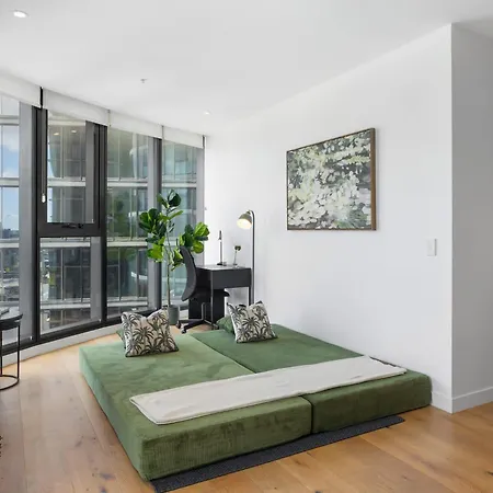 Valley Getaway - Rooftop Pool - Parking - Sleeps 6 Apartment *