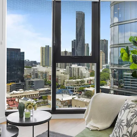 Valley Getaway - Rooftop Pool - Parking - Sleeps 6 *