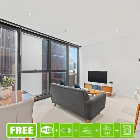Apartment Compact 2br Designer With Skyline *