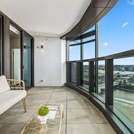 High Rise 2br In Cbd Apartment *