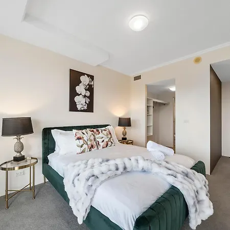 Stylish Roma Parklands Retreat - Stunning Park Views From Every Room, Heated Pool, Gym, Private Carpark, Suncorp Stadium, 10 Min Walk To Cbd Apartment